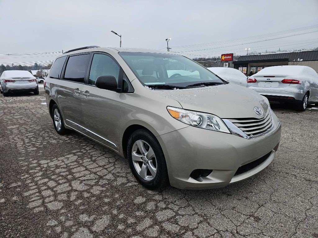 2016 Toyota Sienna Image 5