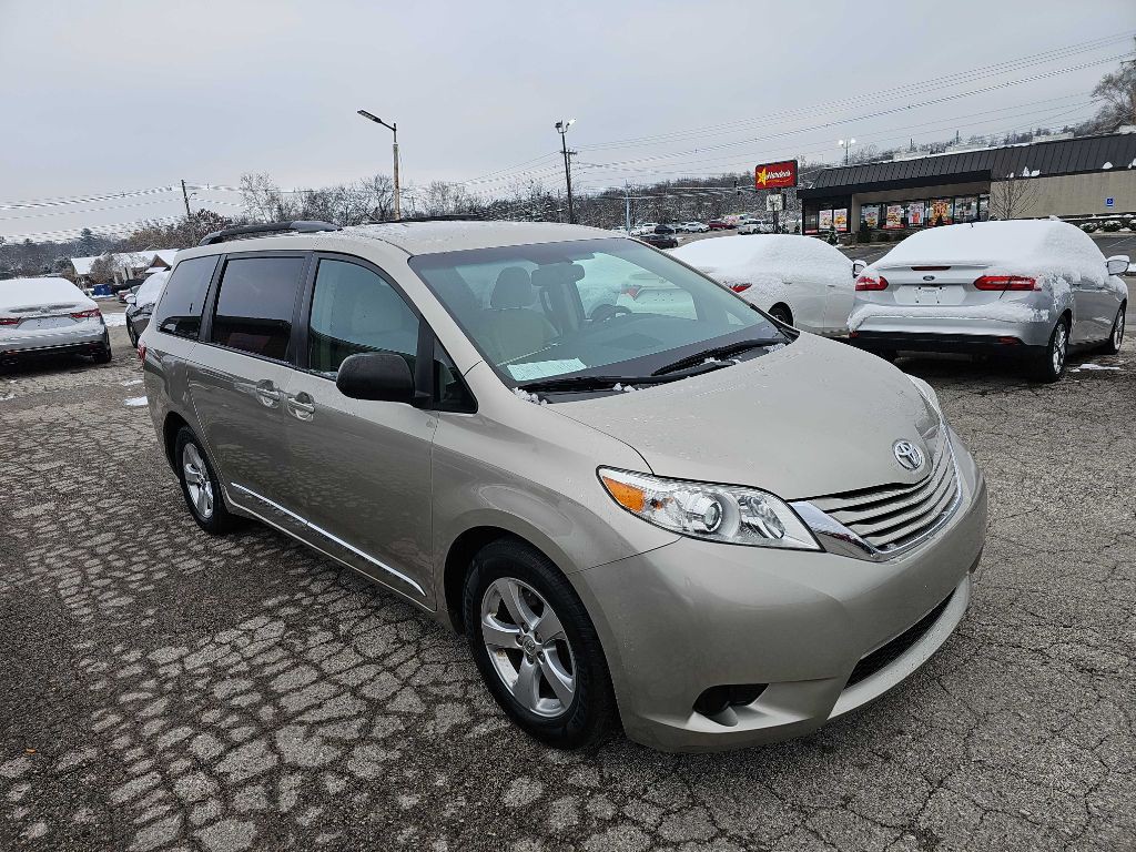 2016 Toyota Sienna Image 6