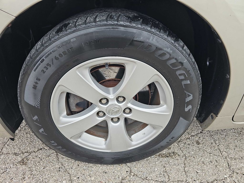 2016 Toyota Sienna Image 19