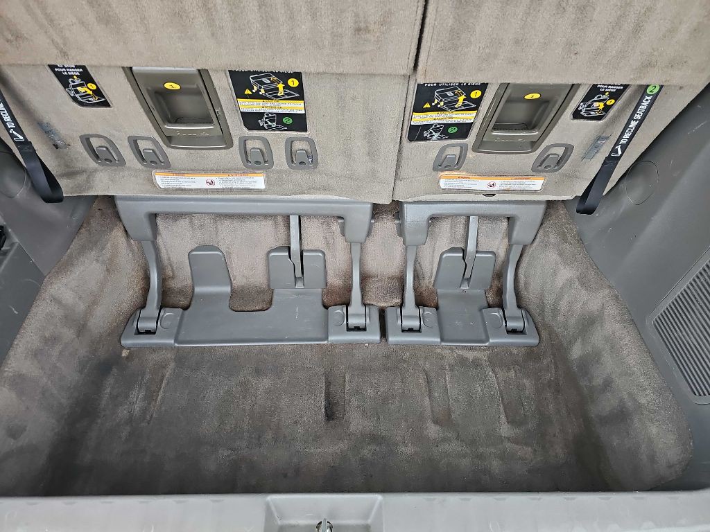 2016 Toyota Sienna Image 33