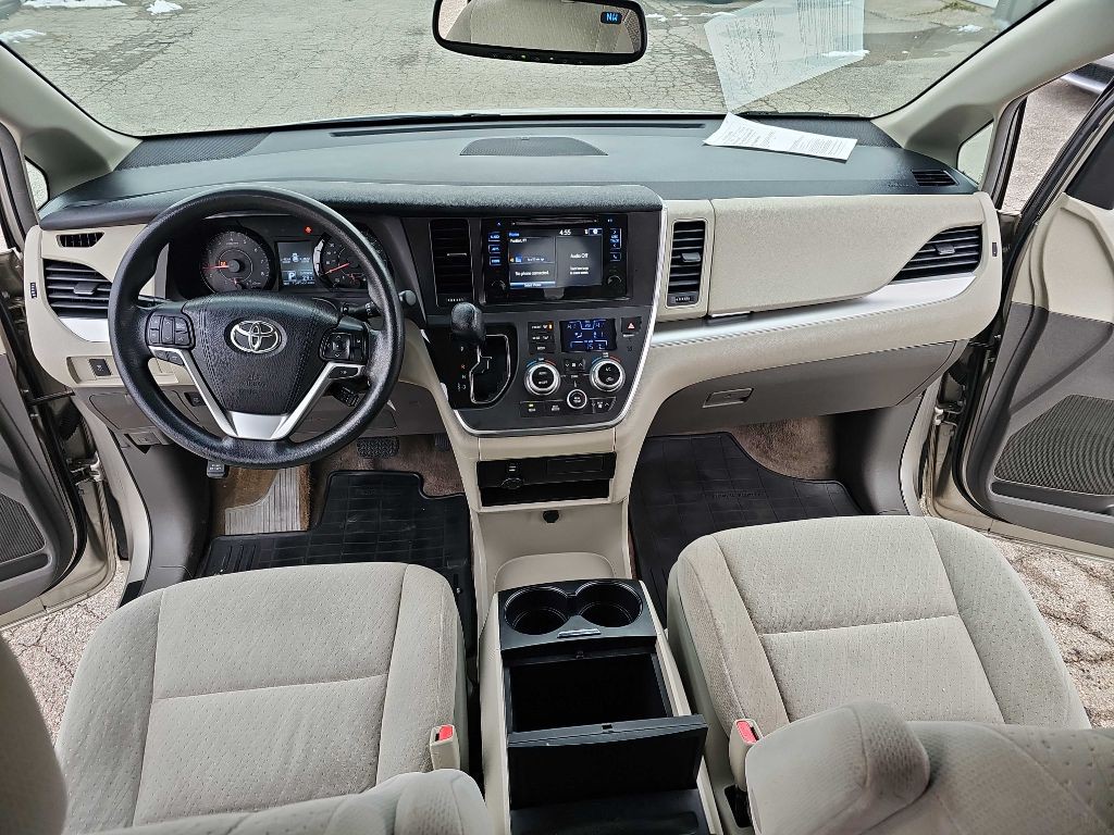2016 Toyota Sienna Image 39
