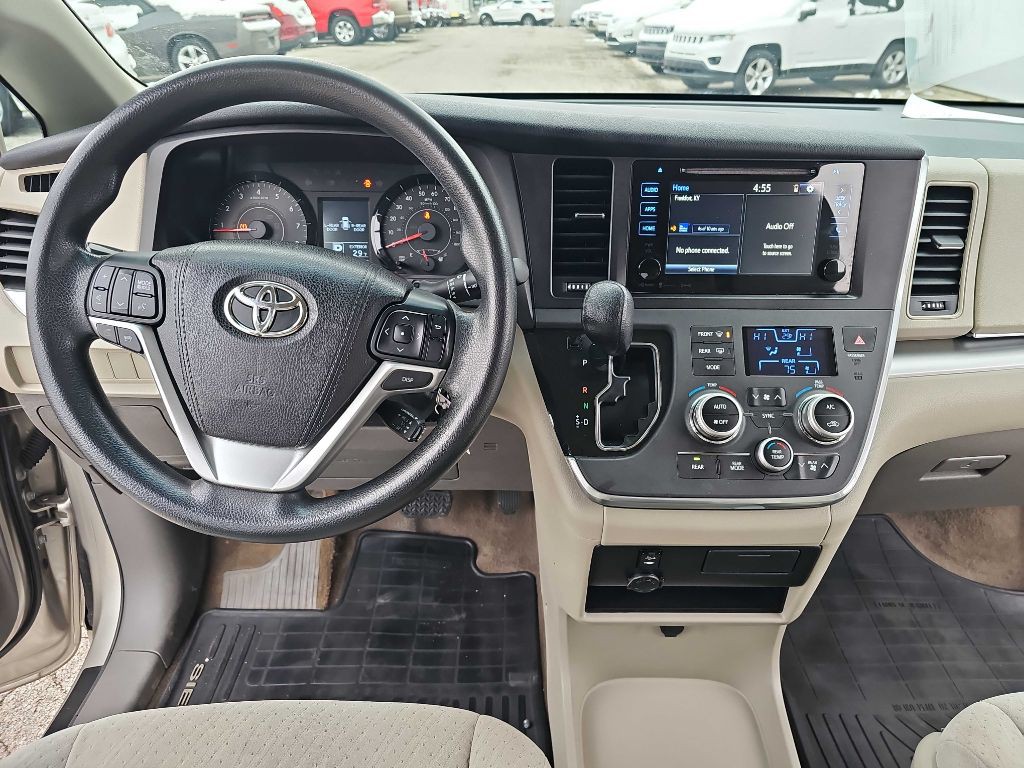 2016 Toyota Sienna Image 40
