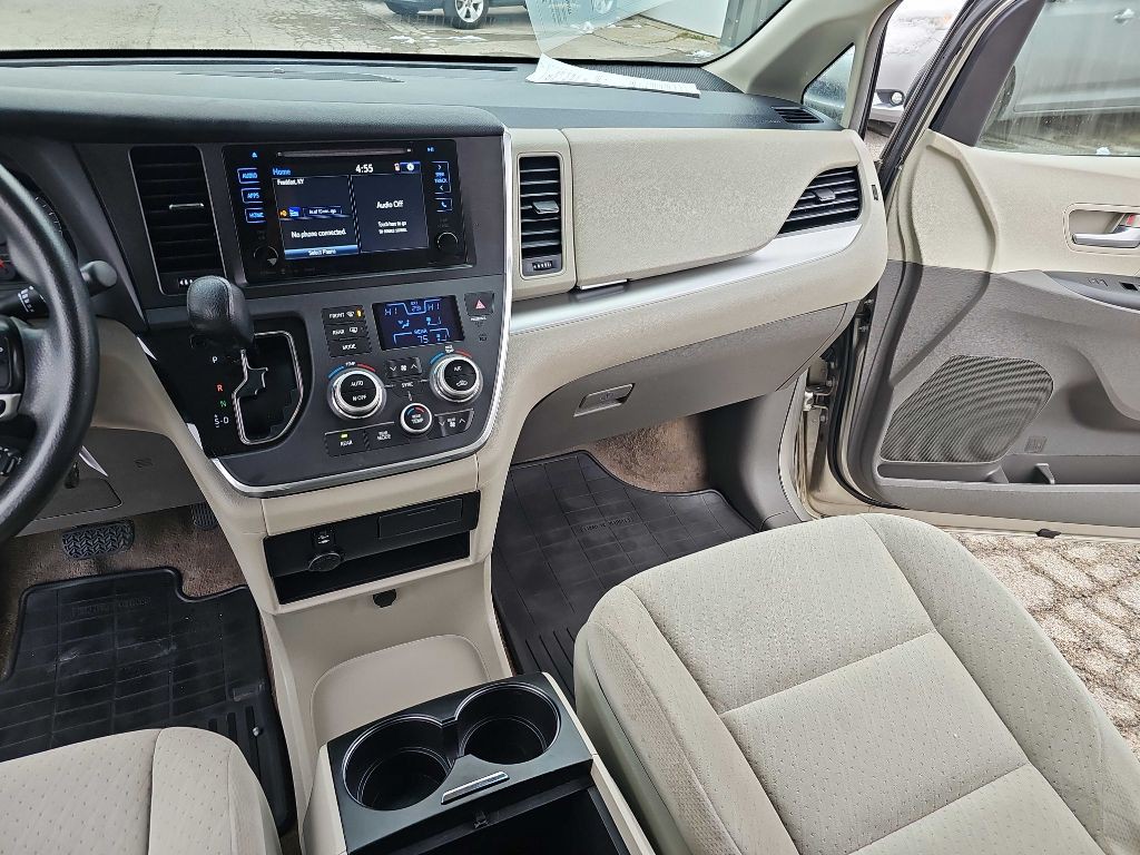2016 Toyota Sienna Image 41