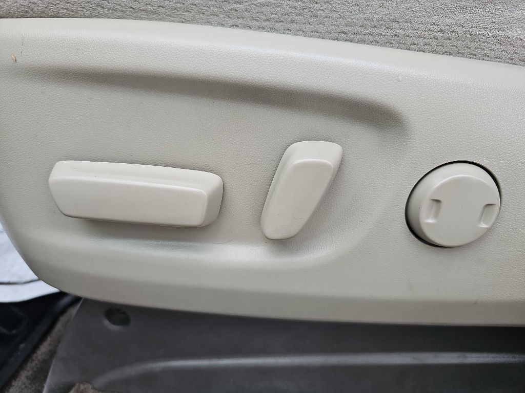 2016 Toyota Sienna Image 43