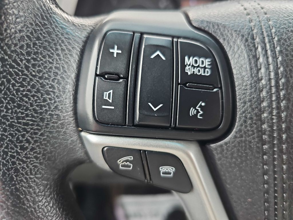 2016 Toyota Sienna Image 46