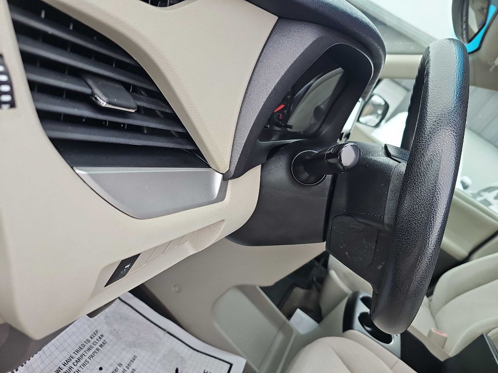 2016 Toyota Sienna Image 47