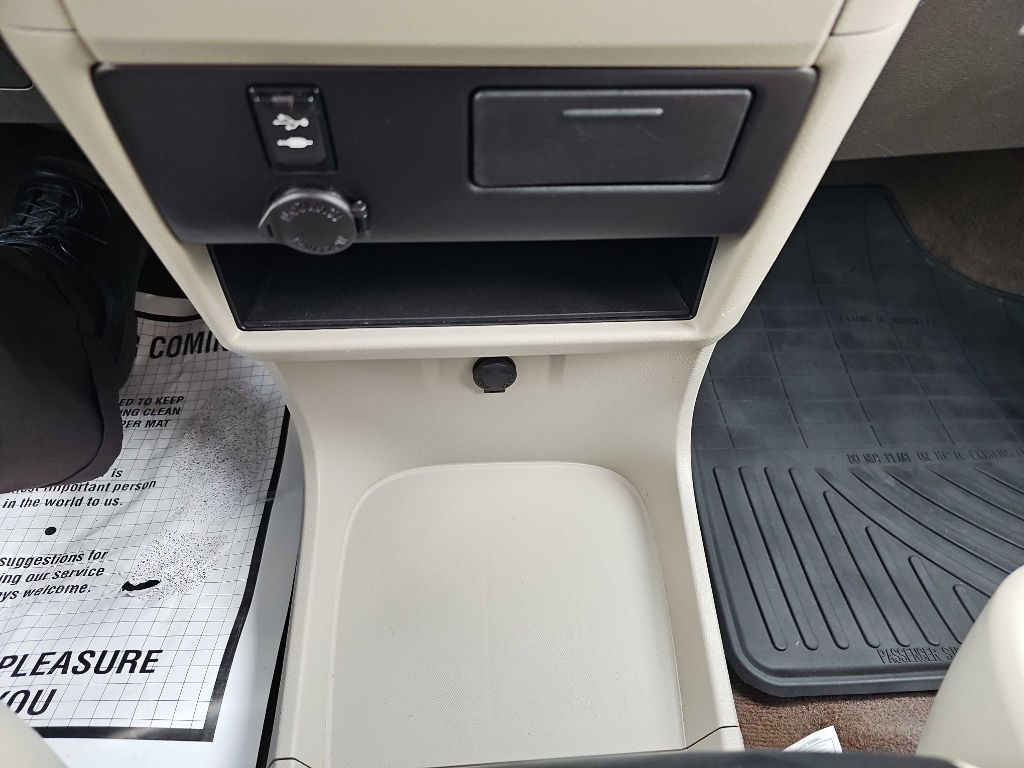 2016 Toyota Sienna Image 56