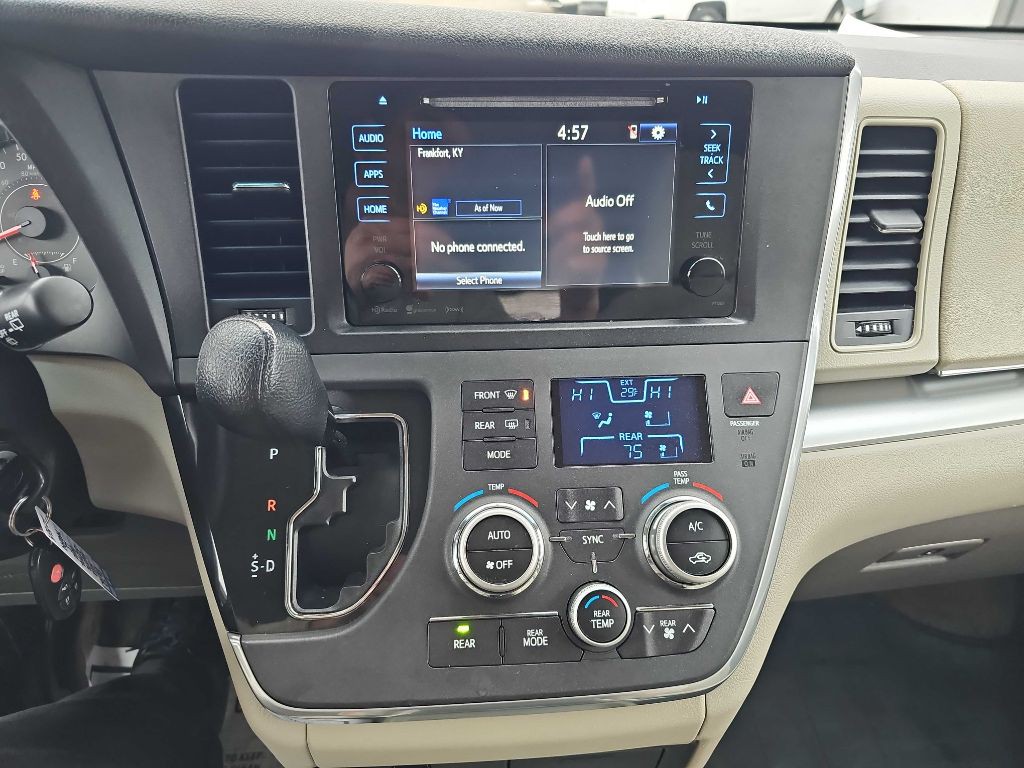 2016 Toyota Sienna Image 57