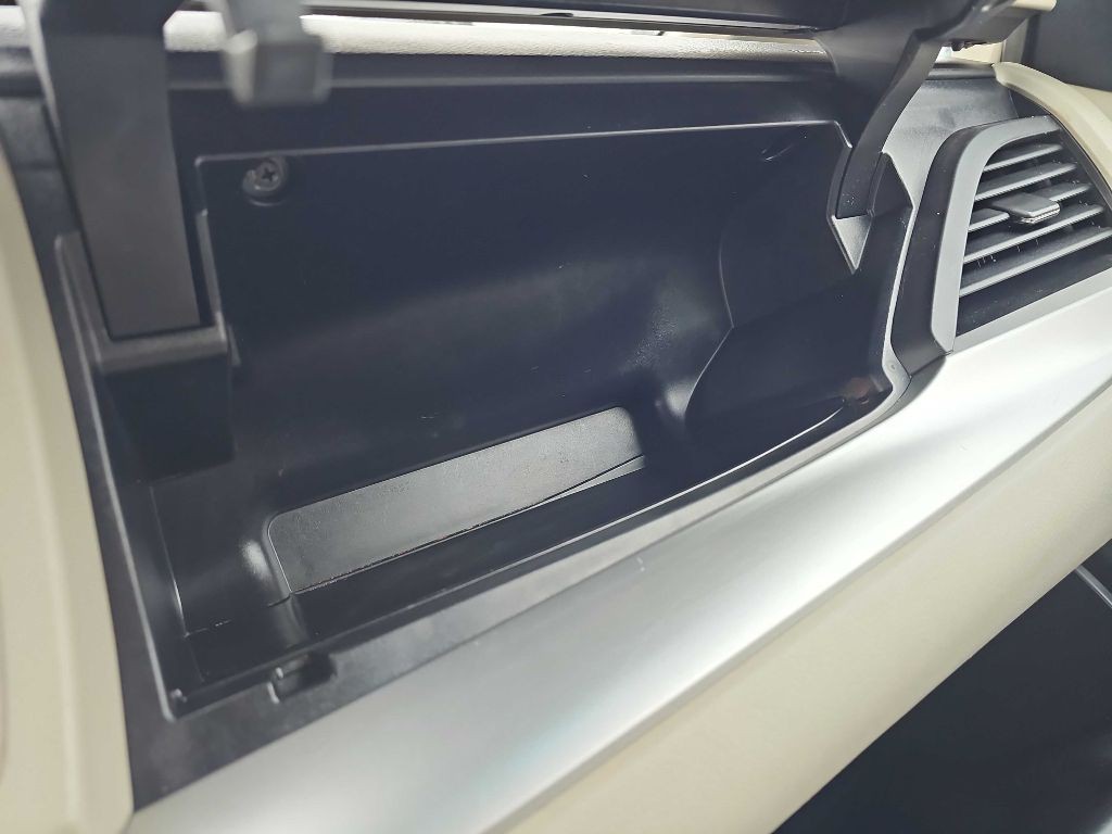 2016 Toyota Sienna Image 62