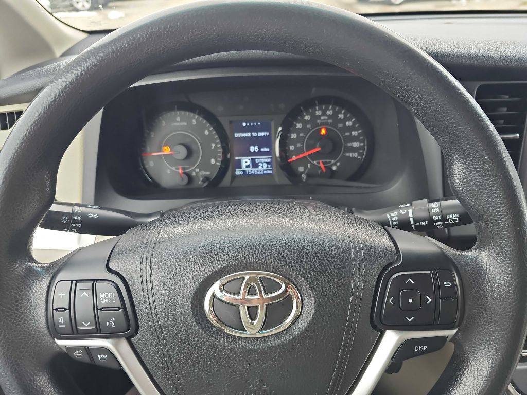 2016 Toyota Sienna Image 71