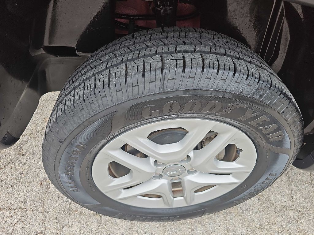 2017 Jeep Compass Image 16