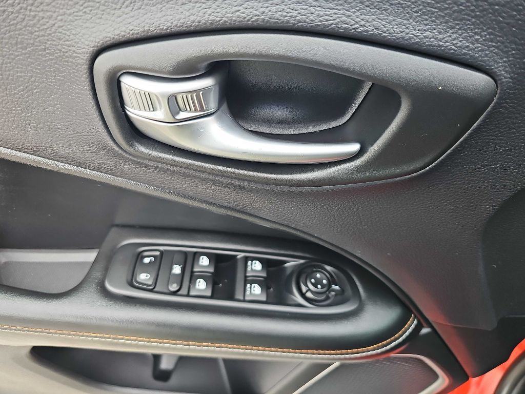 2017 Jeep Compass Image 37