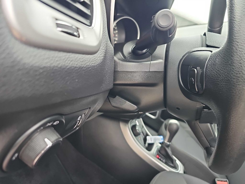 2017 Jeep Compass Image 38