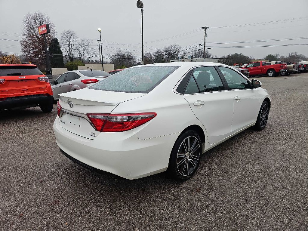 2016 Toyota Camry Image 7