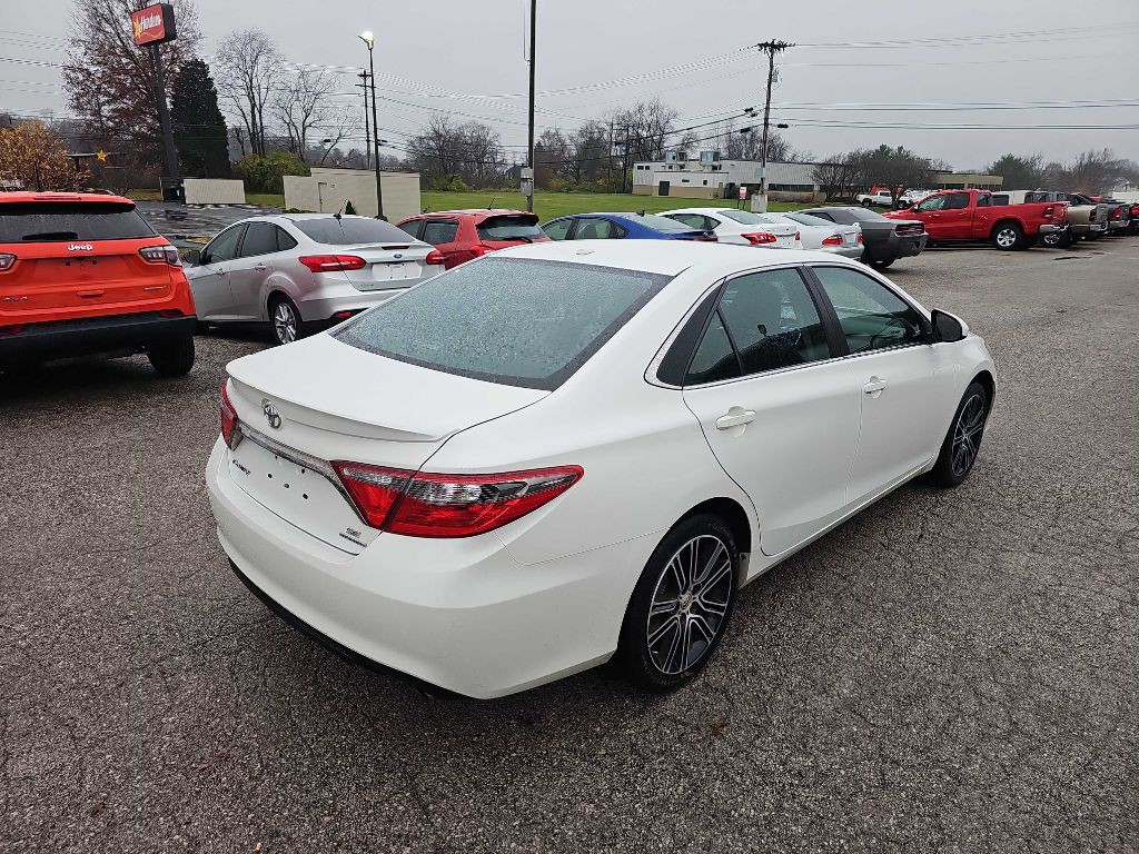2016 Toyota Camry Image 8