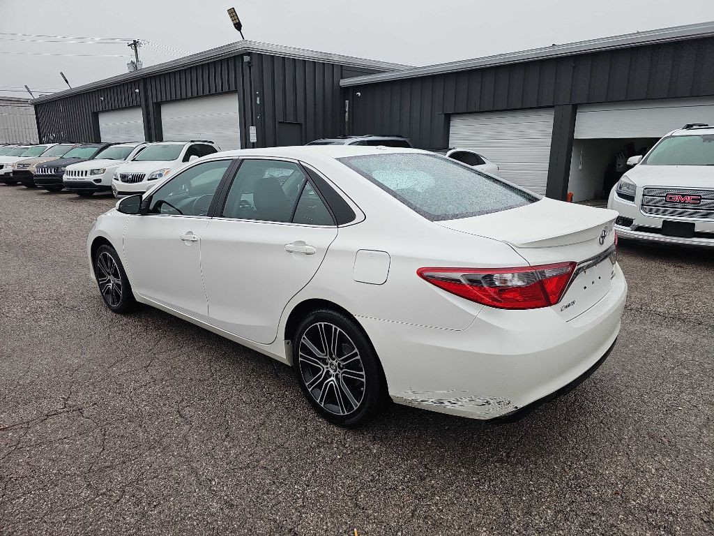 2016 Toyota Camry Image 10