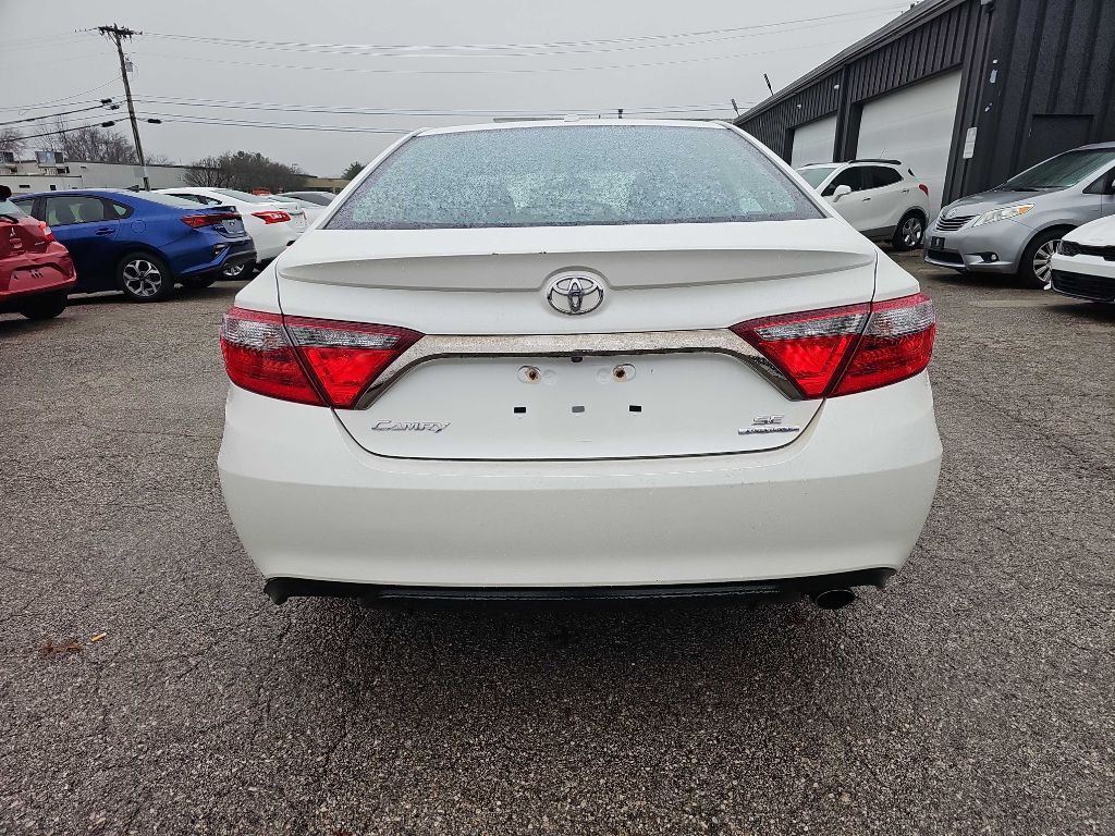 2016 Toyota Camry Image 11
