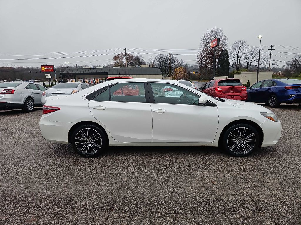 2016 Toyota Camry Image 12