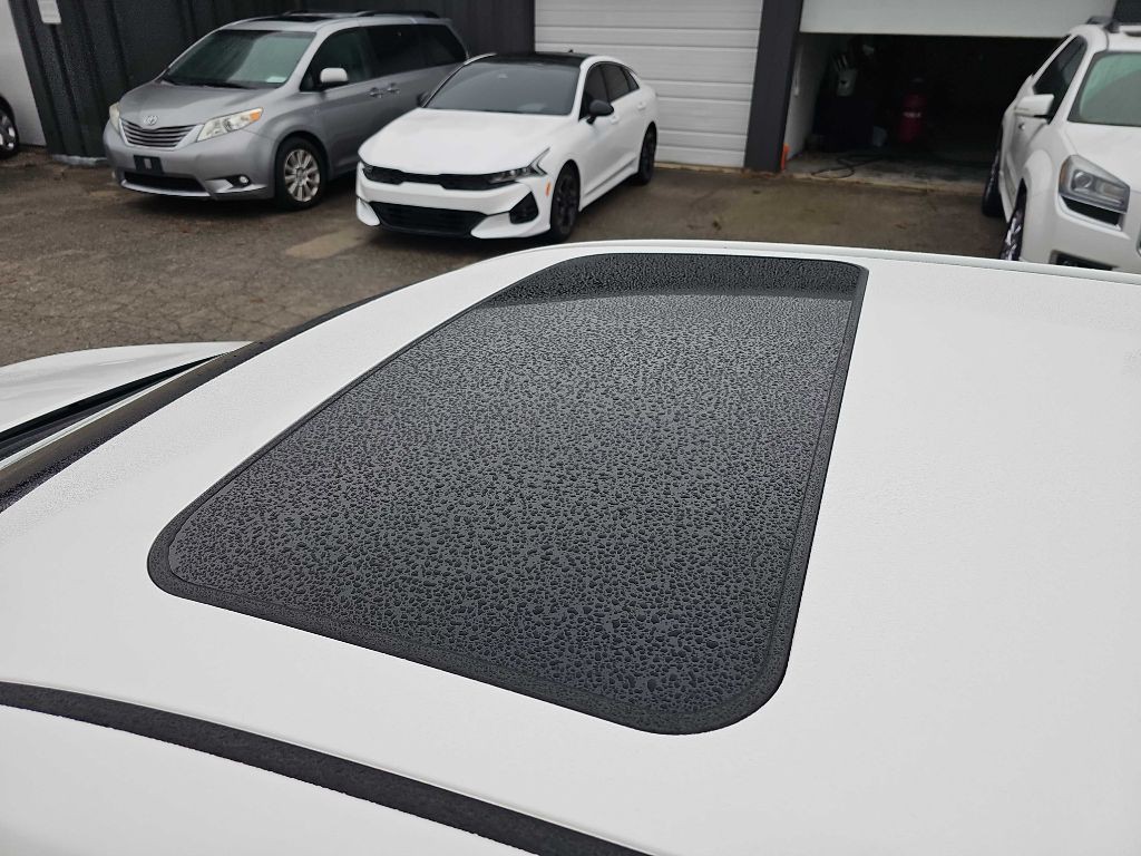 2016 Toyota Camry Image 15