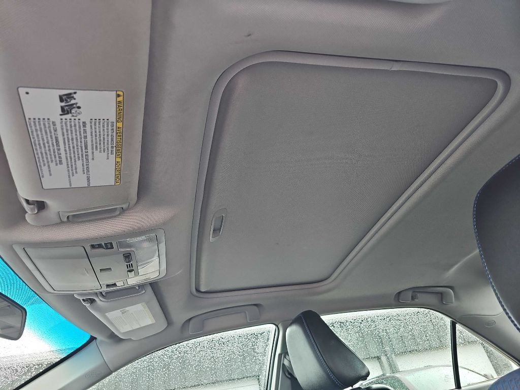 2016 Toyota Camry Image 16