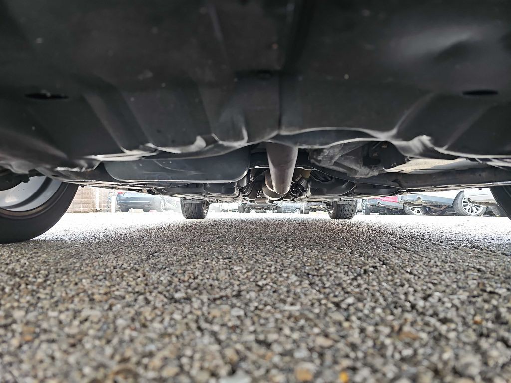 2016 Toyota Camry Image 21