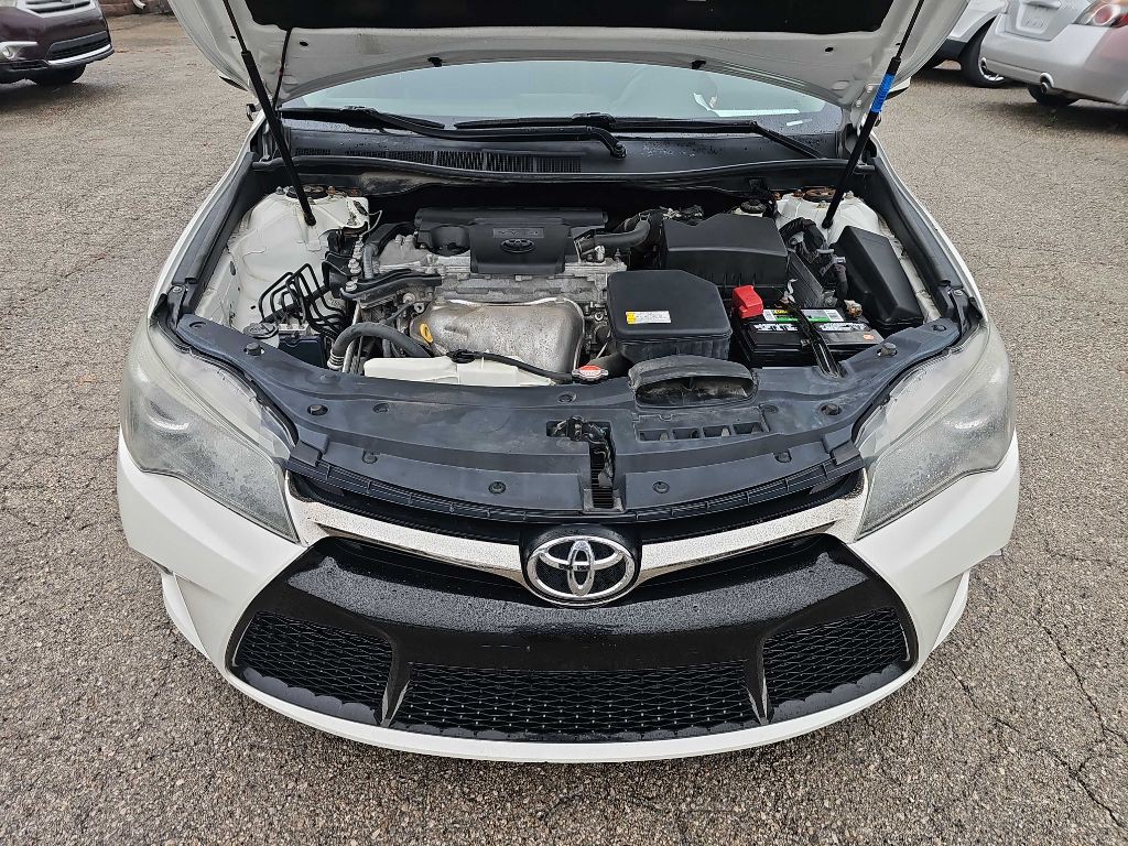 2016 Toyota Camry Image 22