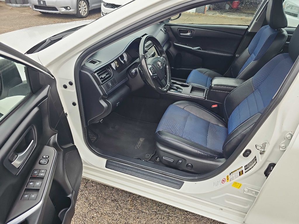 2016 Toyota Camry Image 26