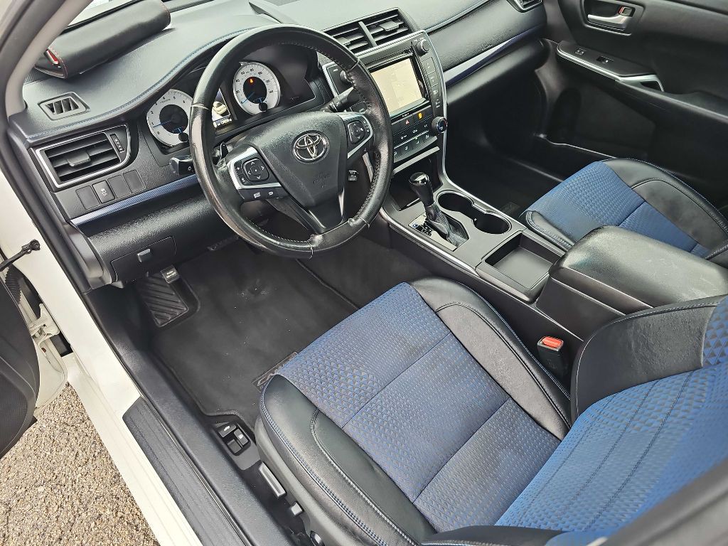 2016 Toyota Camry Image 27