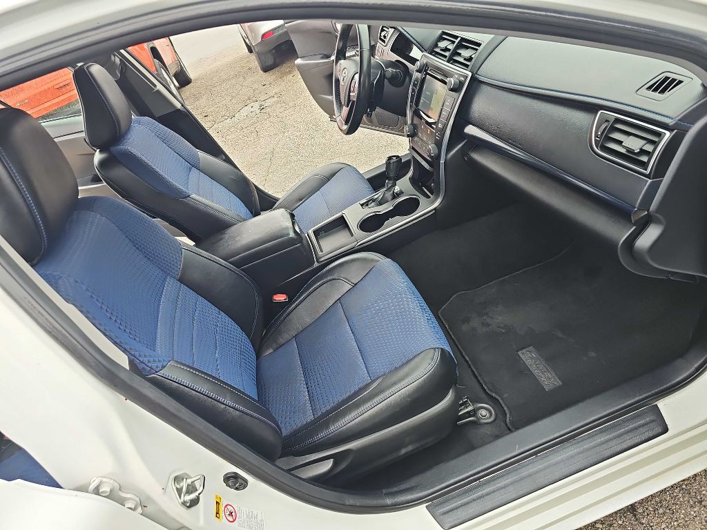 2016 Toyota Camry Image 28