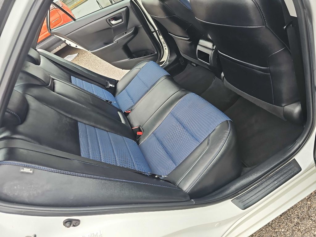 2016 Toyota Camry Image 30