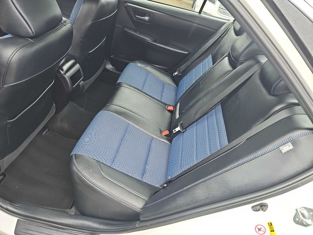 2016 Toyota Camry Image 31