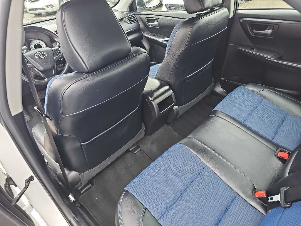 2016 Toyota Camry Image 33