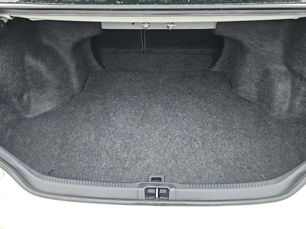 2016 Toyota Camry Image 34
