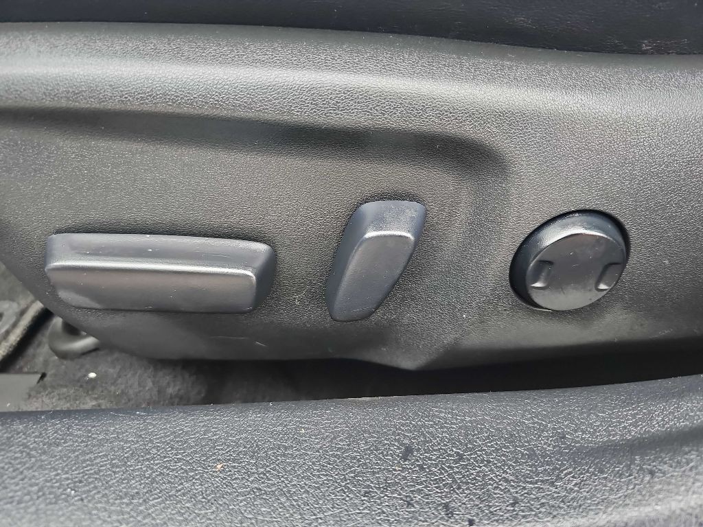 2016 Toyota Camry Image 38