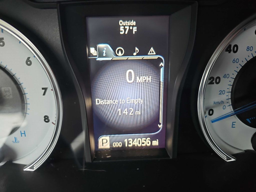 2016 Toyota Camry Image 44