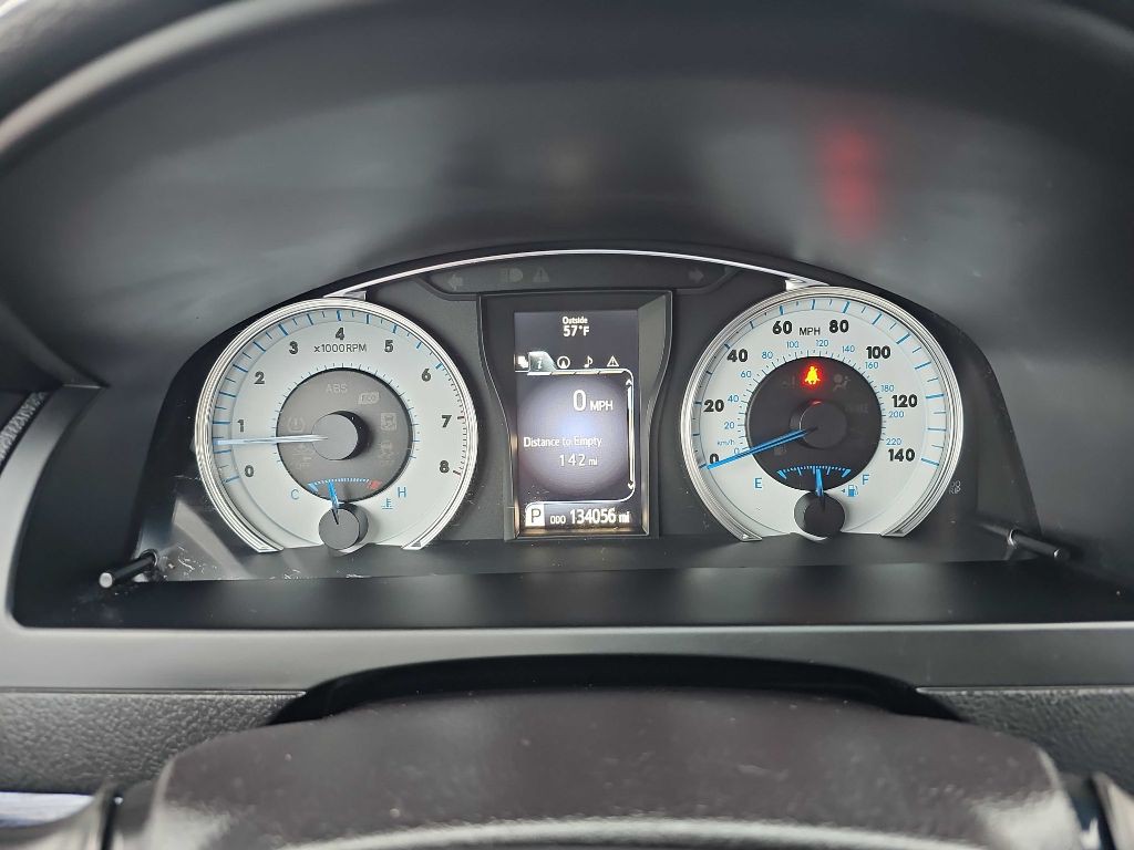 2016 Toyota Camry Image 45