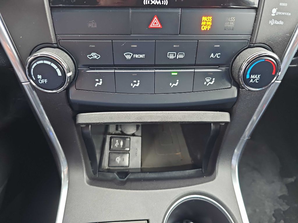 2016 Toyota Camry Image 52