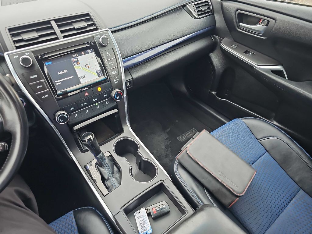 2016 Toyota Camry Image 60