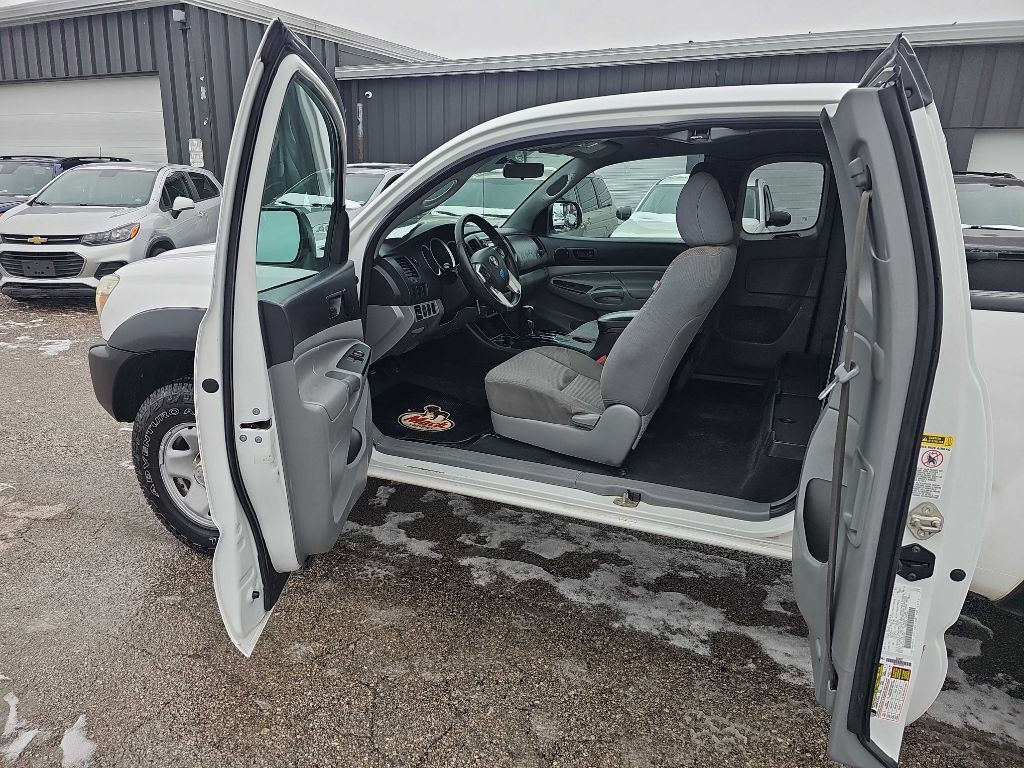 2015 Toyota Tacoma Image 15