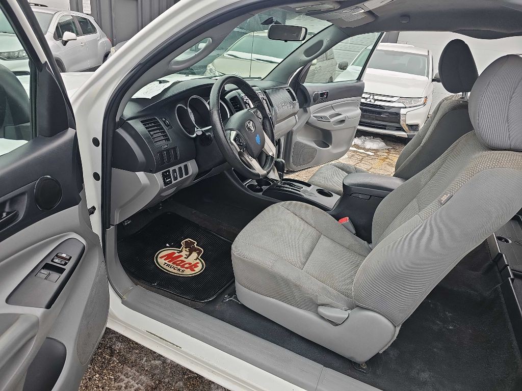 2015 Toyota Tacoma Image 26