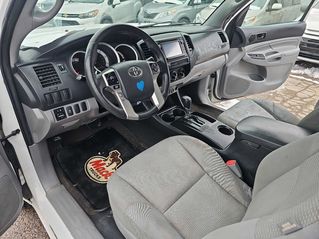 2015 Toyota Tacoma Image 27