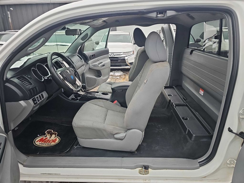 2015 Toyota Tacoma Image 29