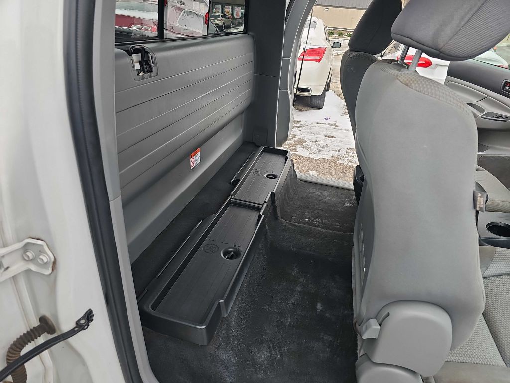 2015 Toyota Tacoma Image 31