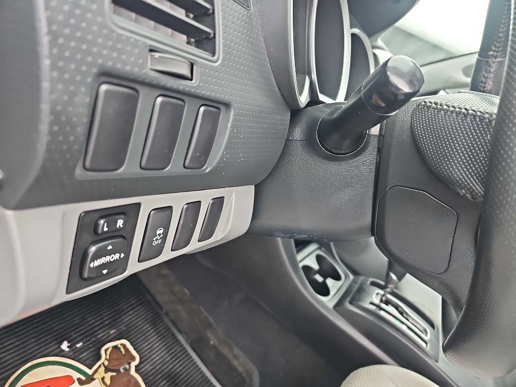 2015 Toyota Tacoma Image 34