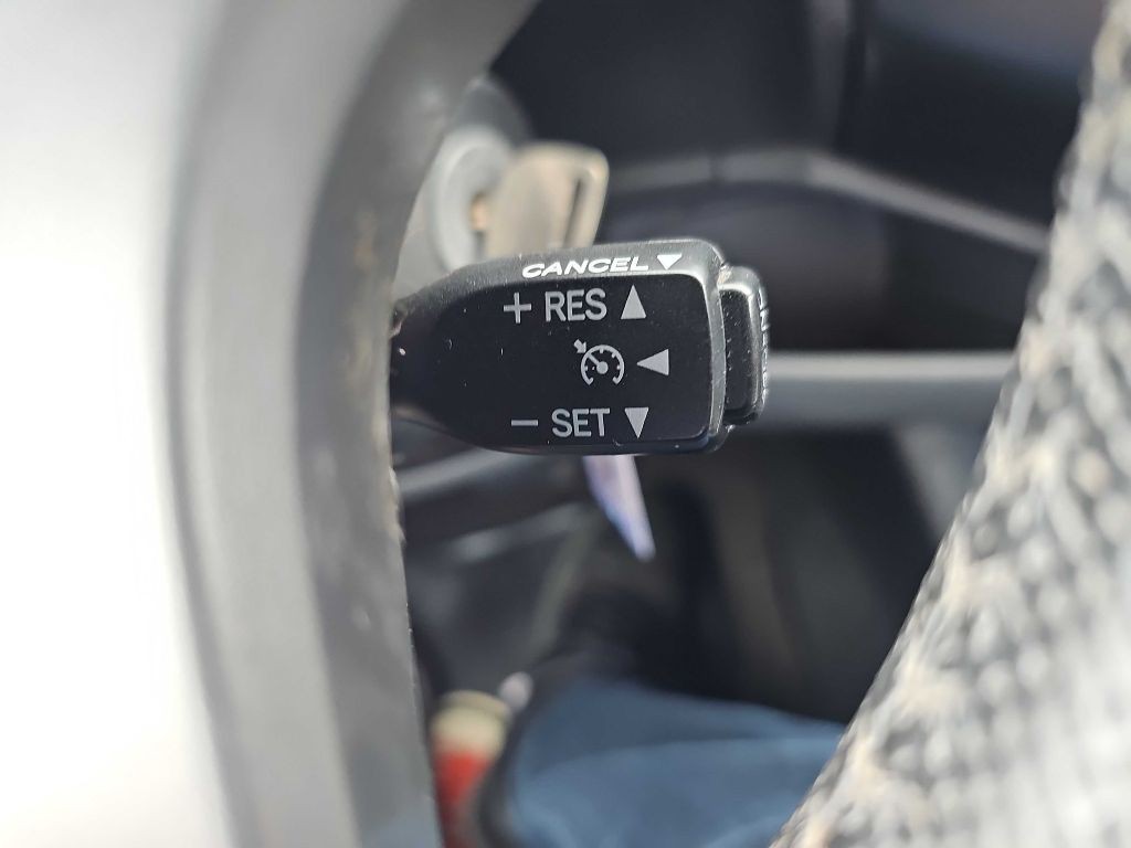 2015 Toyota Tacoma Image 38