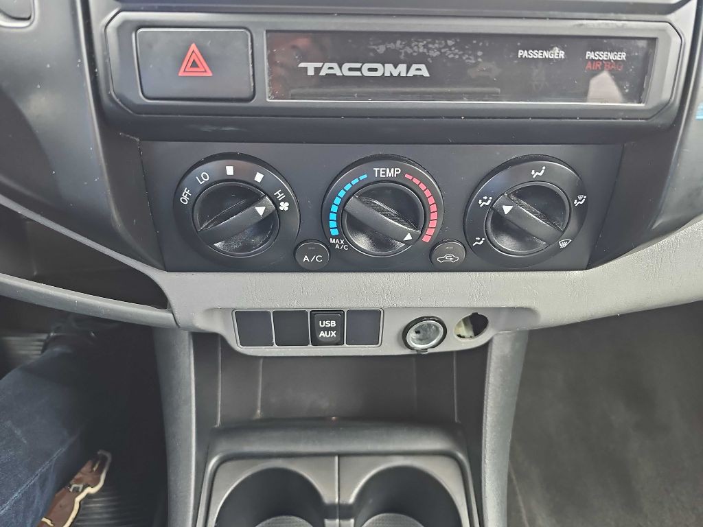 2015 Toyota Tacoma Image 42