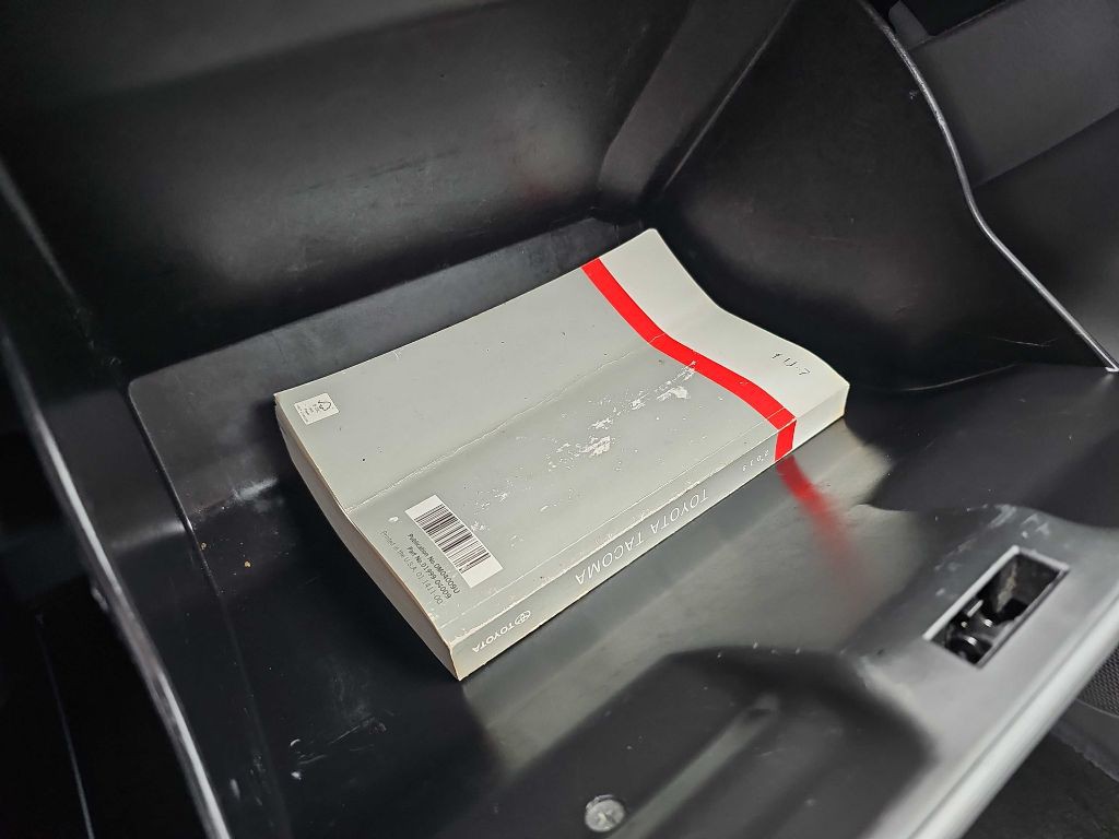 2015 Toyota Tacoma Image 46