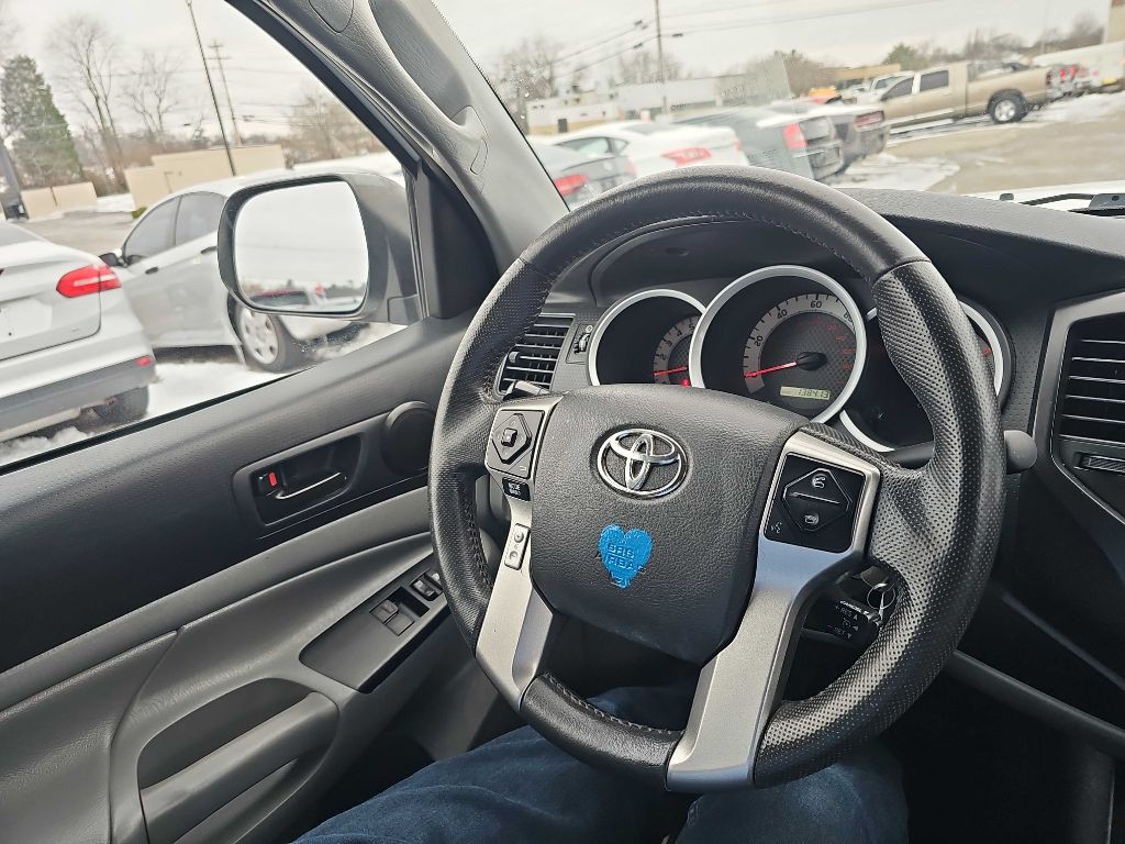 2015 Toyota Tacoma Image 48