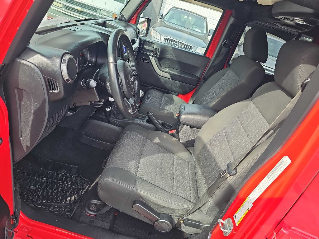2011 Jeep Wrangler Unlimited Image 20