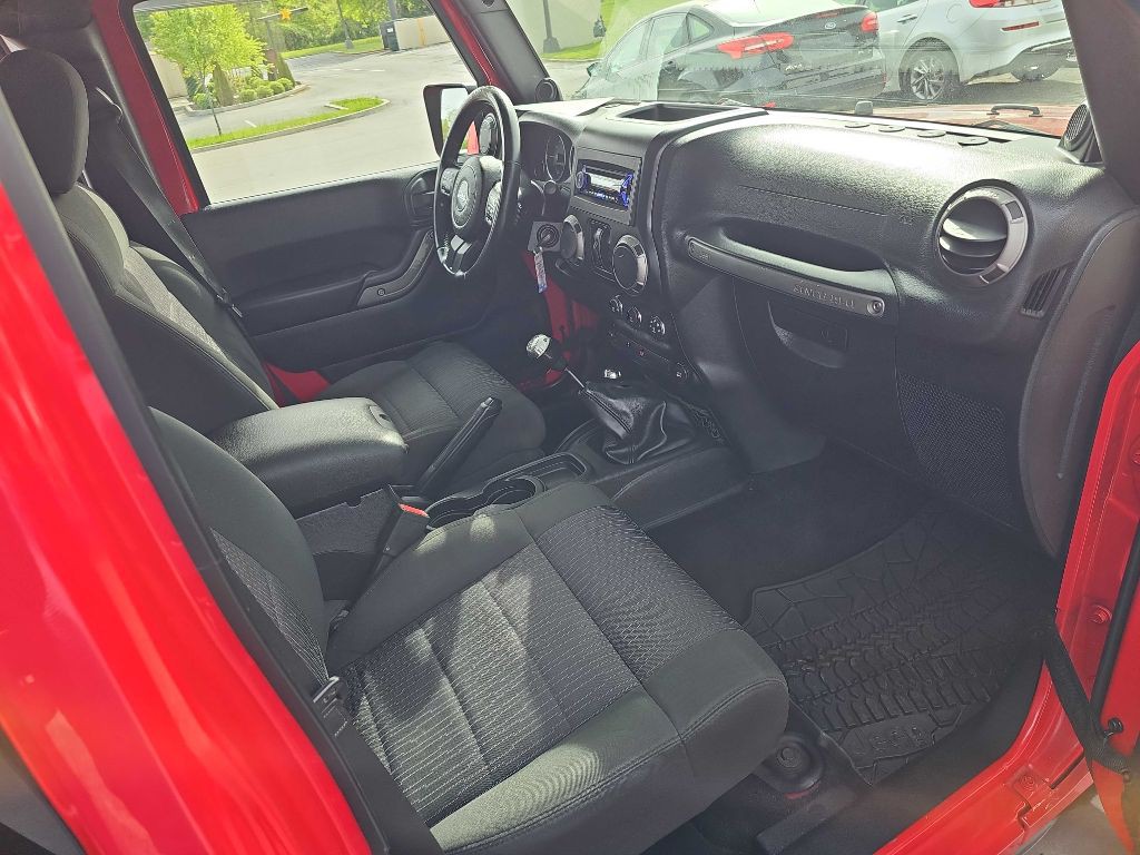 2011 Jeep Wrangler Unlimited Image 24